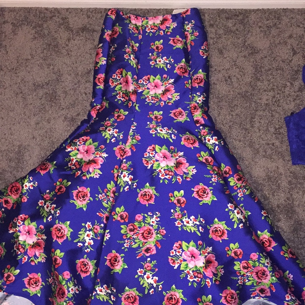 Two piece Windsor dress. Size 5 - Picture 3 of 3